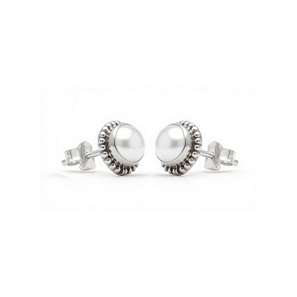 Pearl stud pair