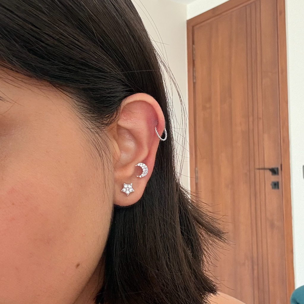 Zehra Upperlobe Hoop Pair