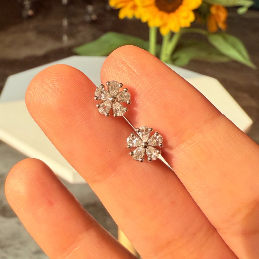 Daisy Flatback Stud Pair