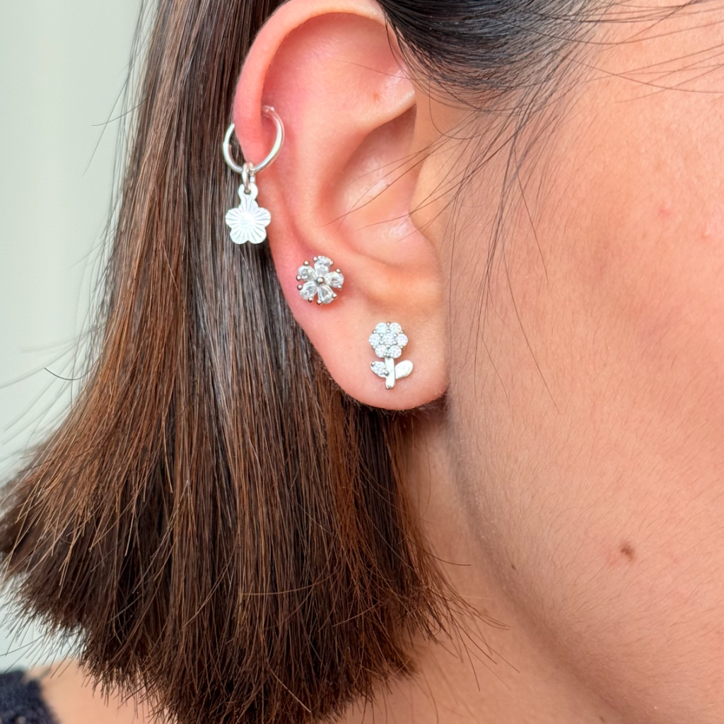 Daisy Flatback Stud Pair