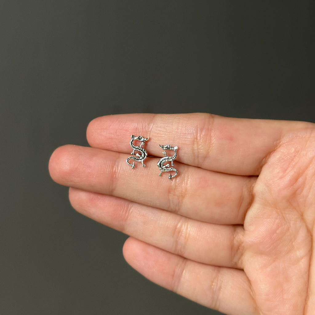 Dragon stud pair