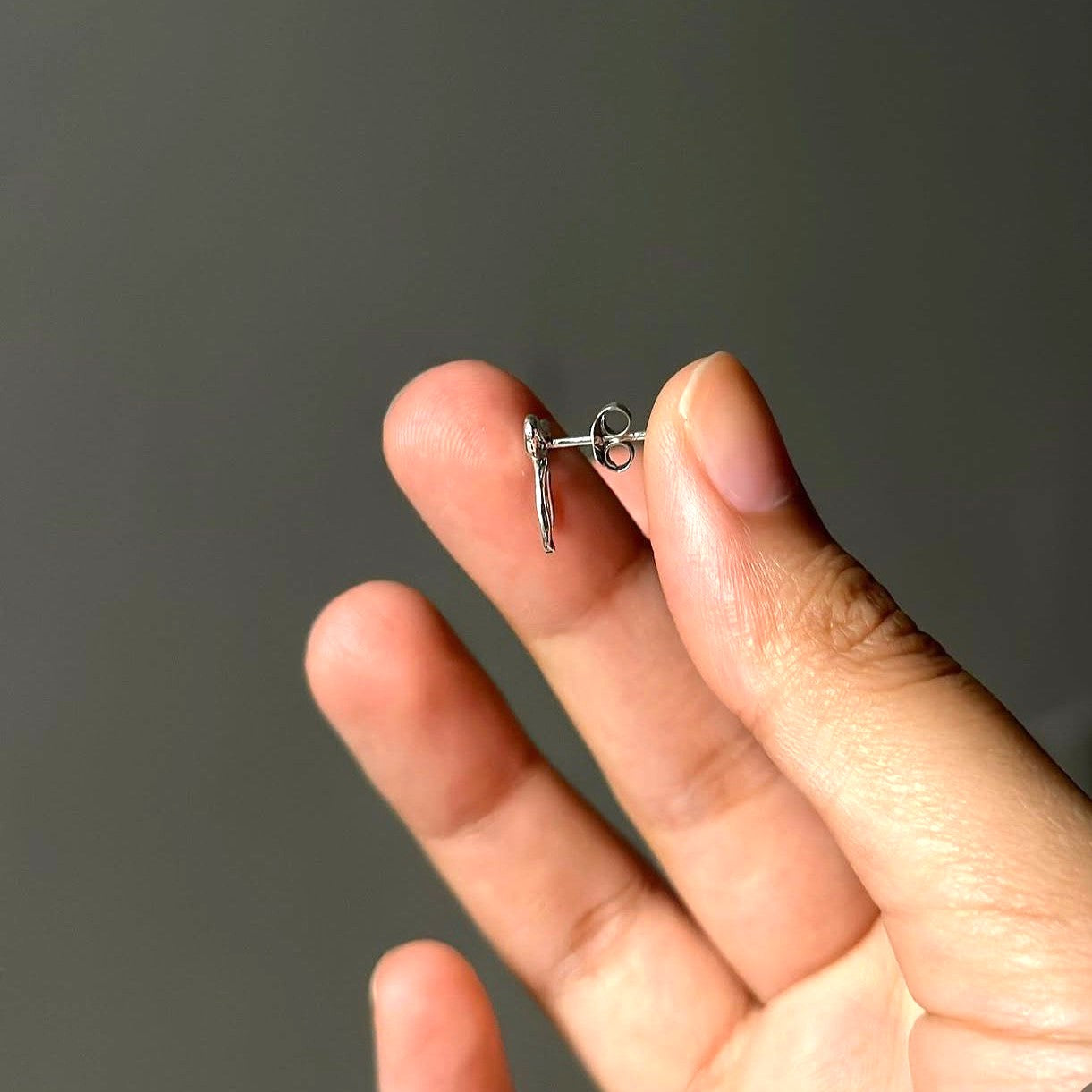 Dragon stud pair